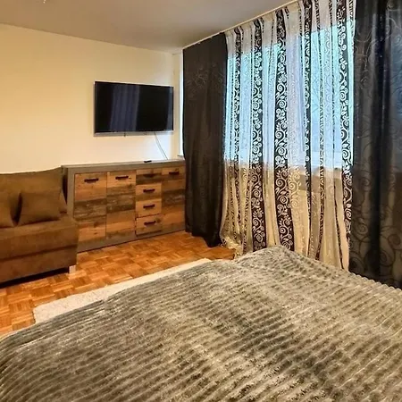 Spacious 3-room With Balcony Διαμέρισμα